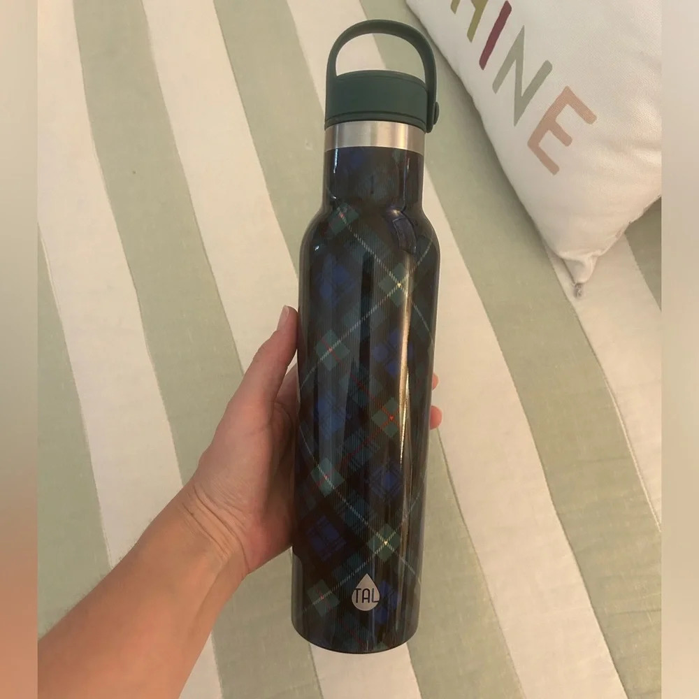 Tal Merlot bottle - Picture 3 of 10